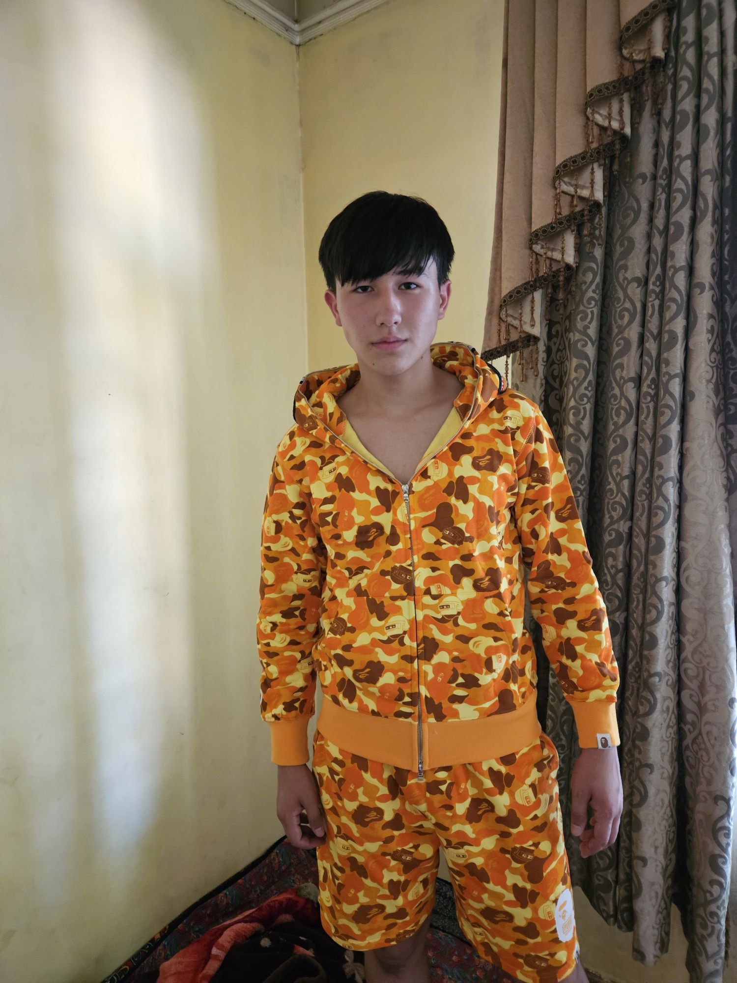 Bape 2xl xudi bilan ishtoni