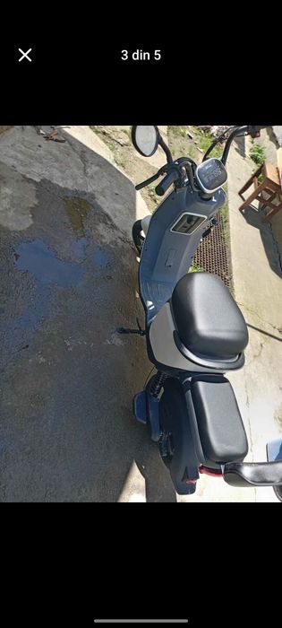 Vând scuter nou are 3 săptămâni luat de nou fac și schimb