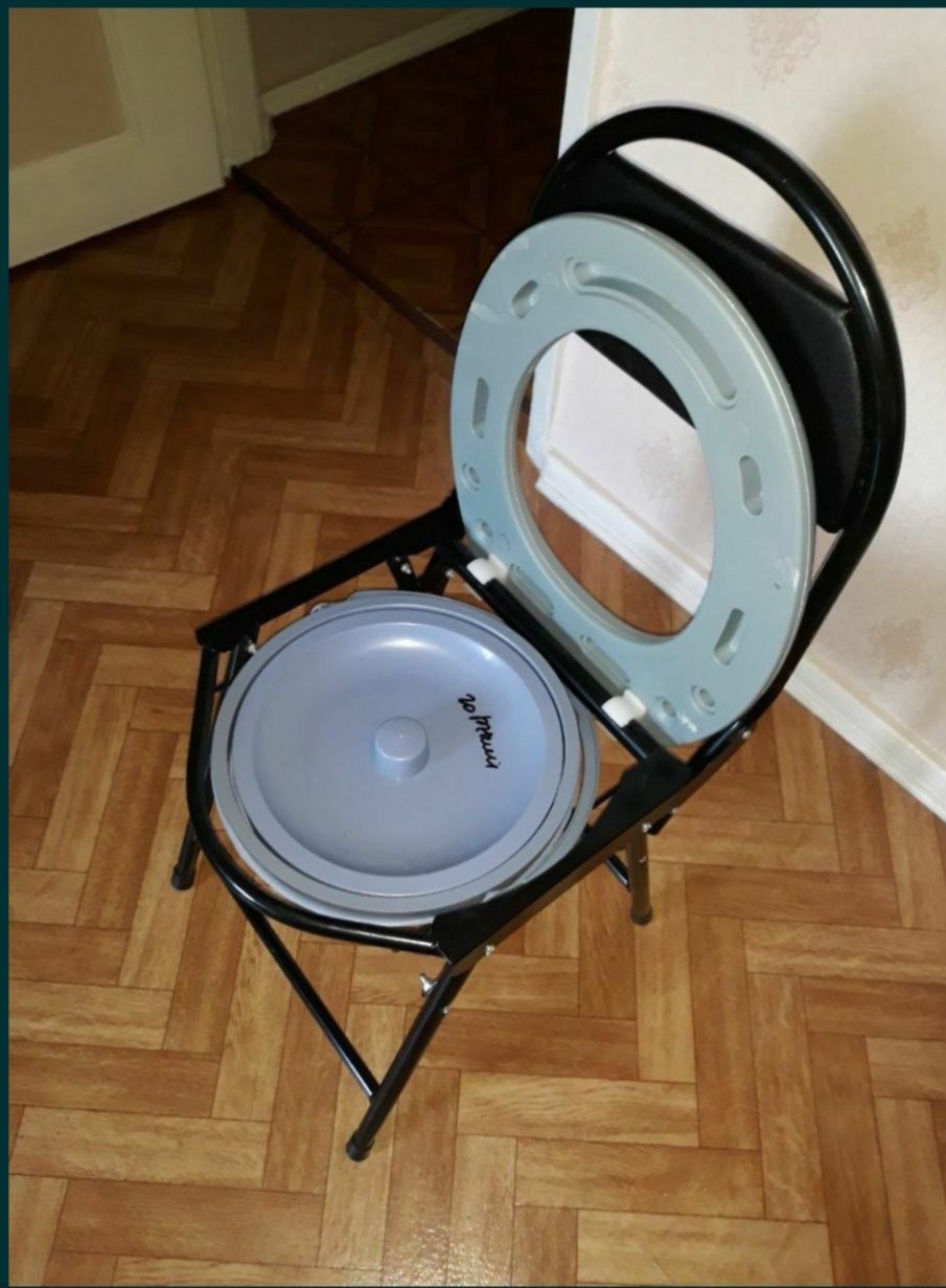 Стул-горшок для человека,которому трудно передвигаться.