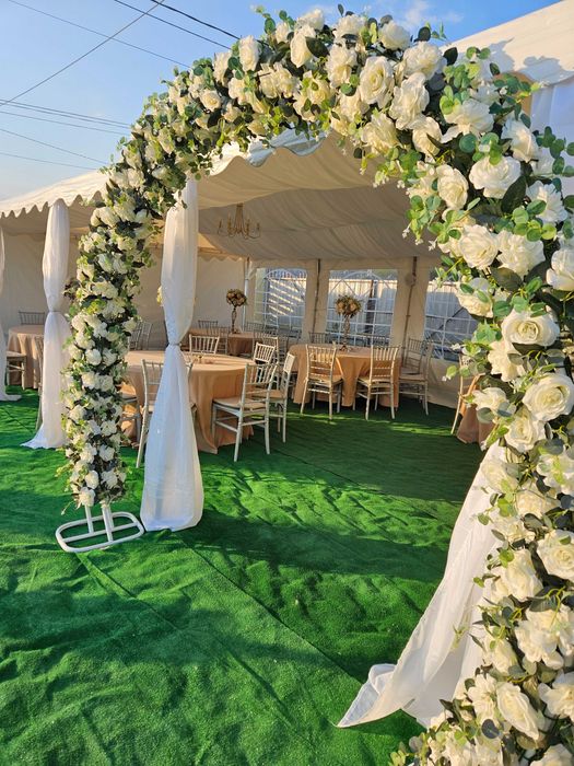 Corturi de închiriat