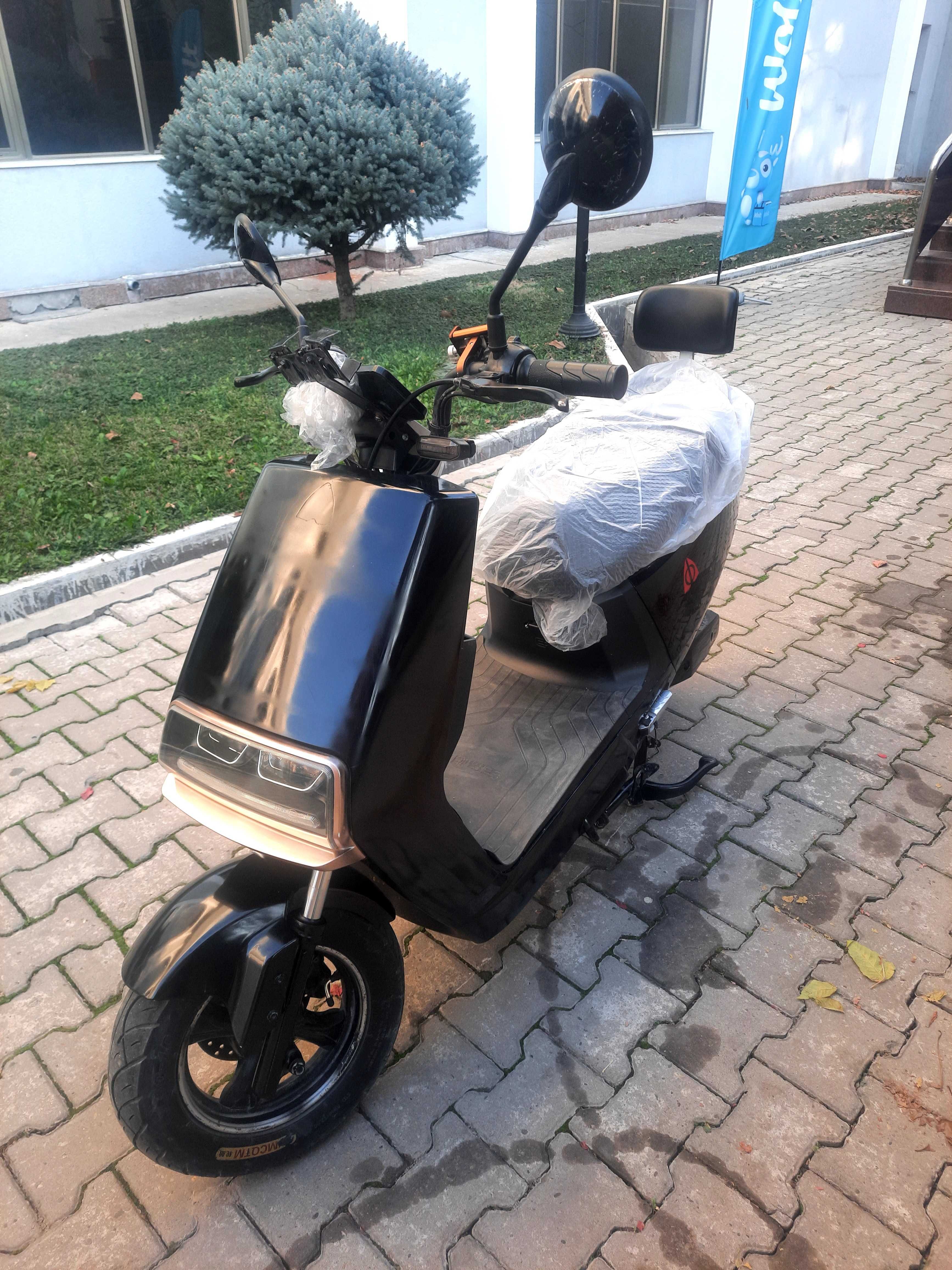 Qiumotors  электроскутер