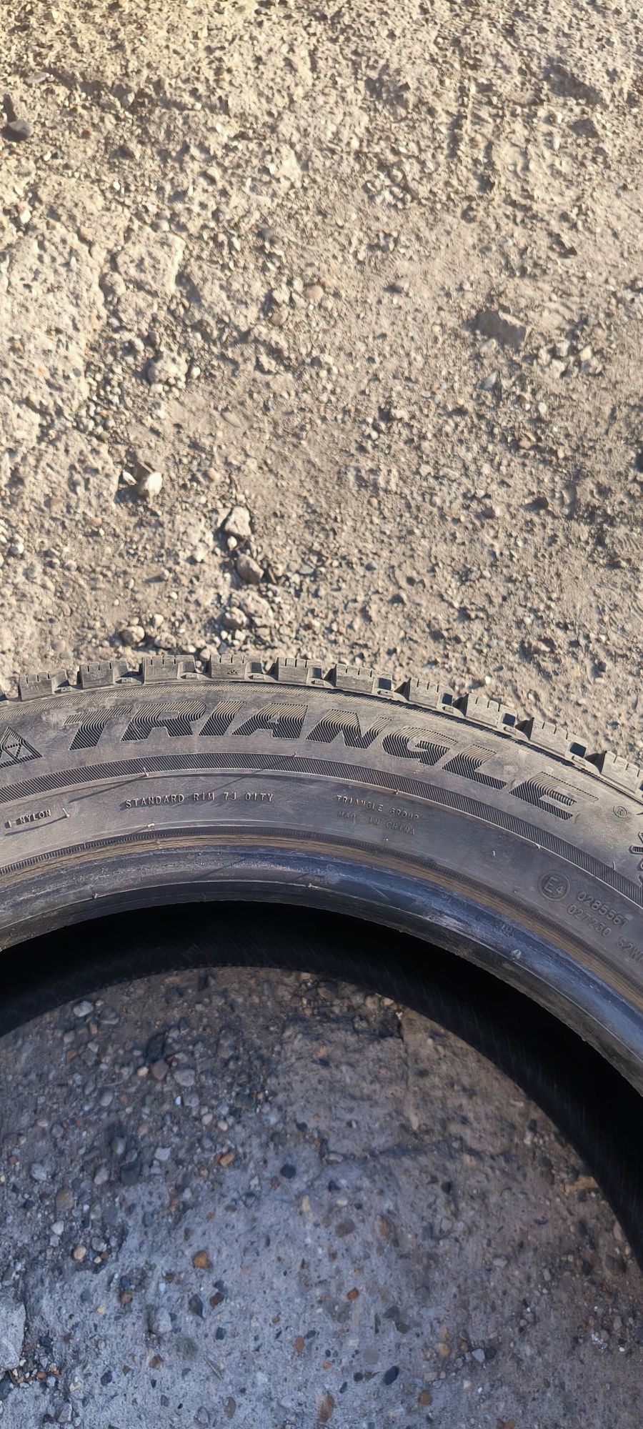 Продам резину Triangle ice link 215/55/R17