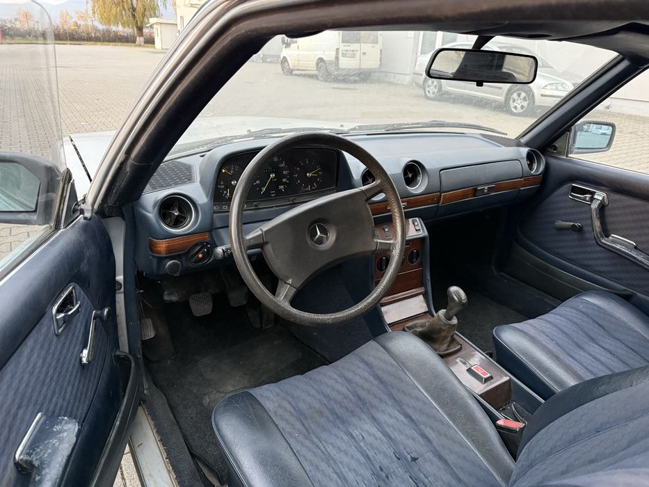 Mercedes W123 CE (Coupe)