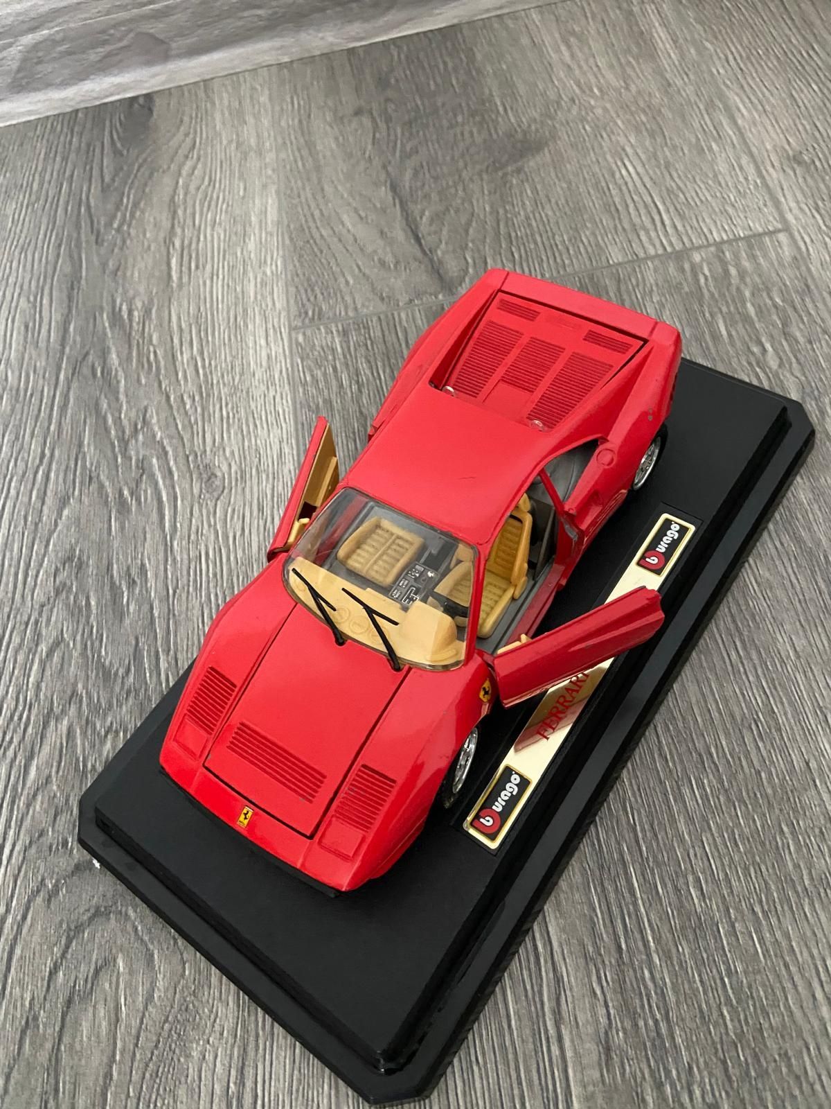 Метална колекционерска количка Ferari 1:24 мащаб на марката BBURAGO