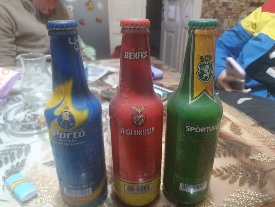 3 sticle bere din 2001 cu marile forțe fotbalistice din Portugalia