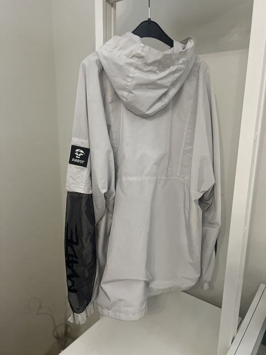 Продавам дрехи на Bandit