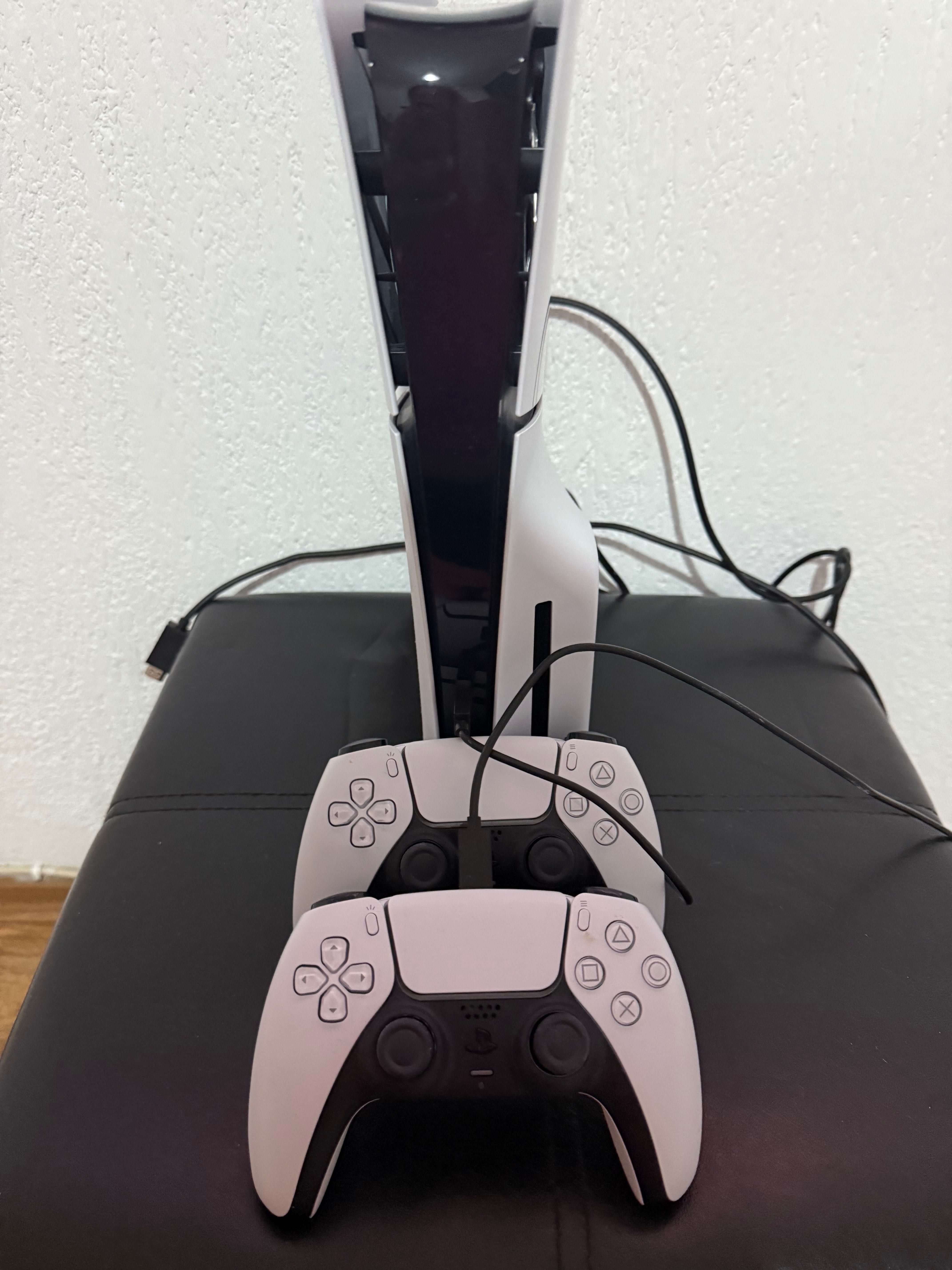 PlayStation slim 5 конзола, 1TB SSD + EA Sports FC 25 игра (диск)