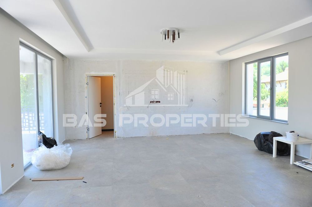 Къща в София, област-с.Гурмазово площ 240