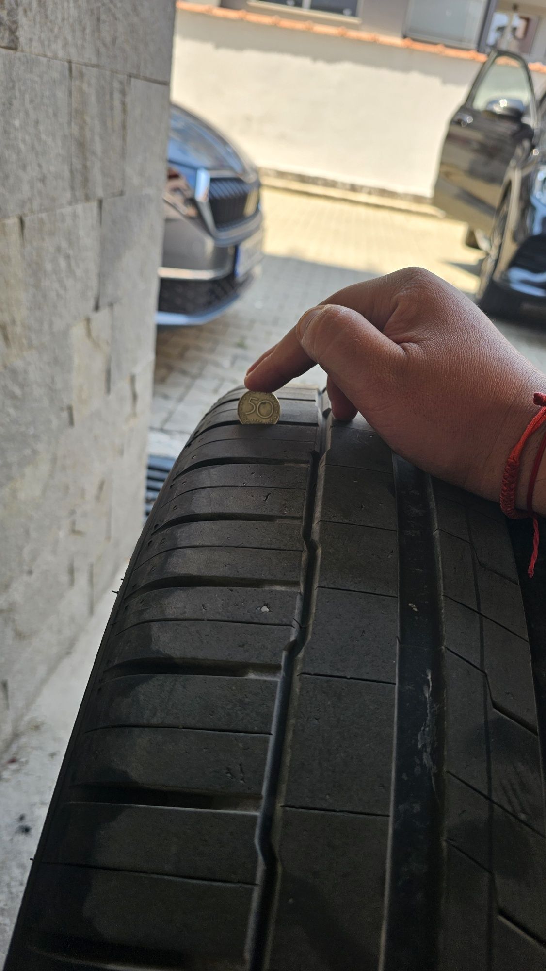 Гуми марка Hankook 285/40ZR20