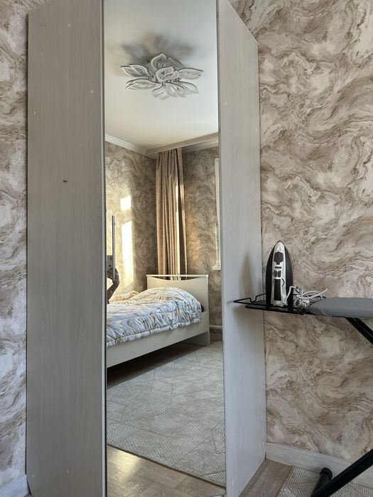 Шкаф угловой с зеркалом