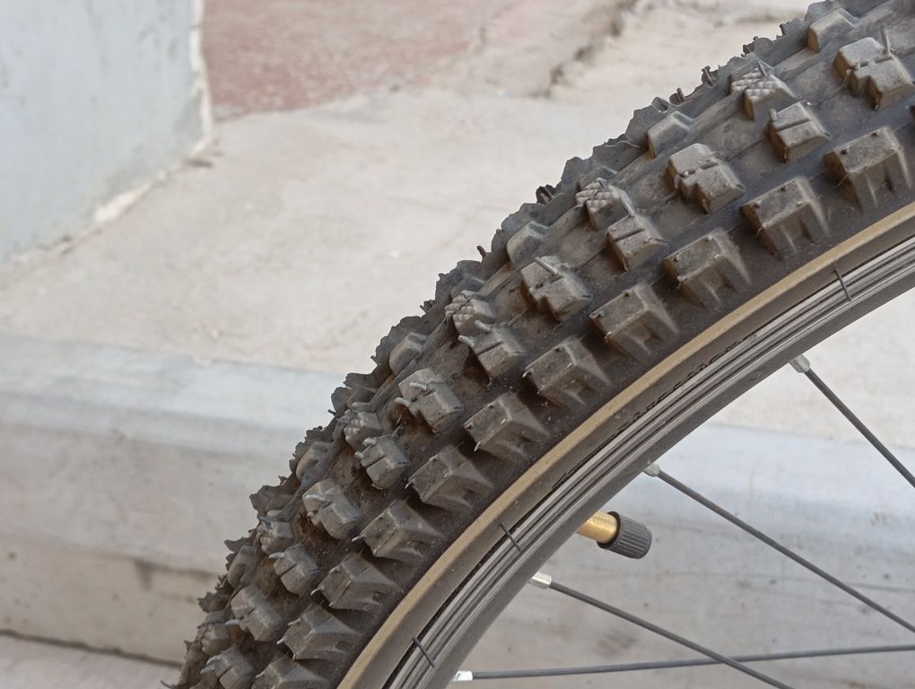 Velosiped 26 sotiladi aybi yoʻq. Narxi 850 ming soʻm.