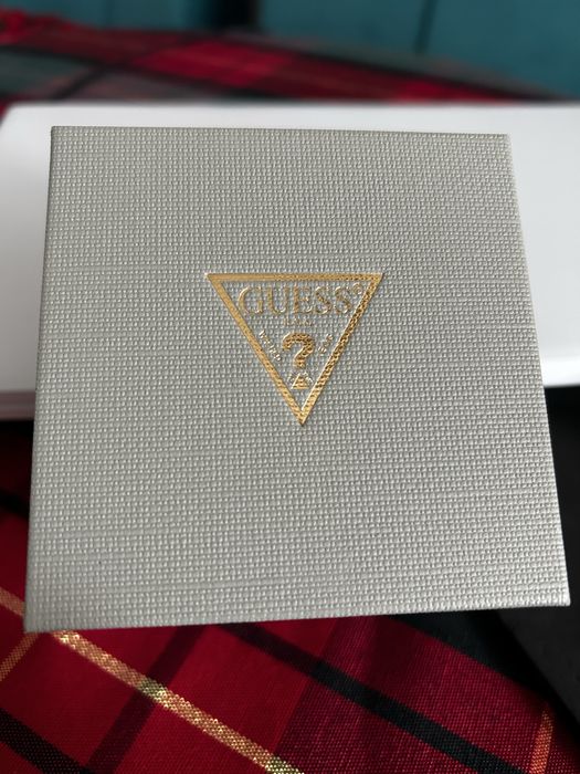 Червен часовник Guess