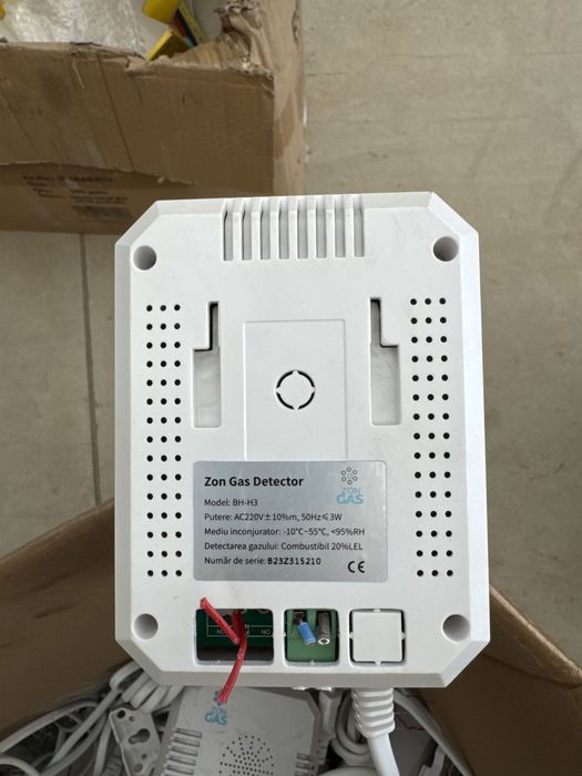 Senzor gaz / Detector gaz cu alimentare la 220v/50Hz Zon GAS , 9V