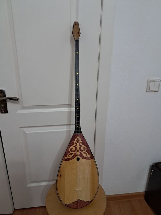 Продам домбыру б/у в хорошем состоянии