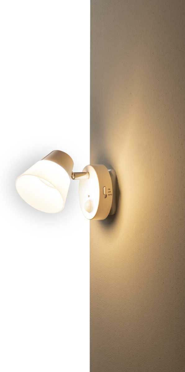 НОВИ! LED лампа спот за контакт със сензор за движение Код:002