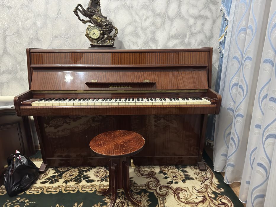 Пианино WEINBACH — отличное состояние