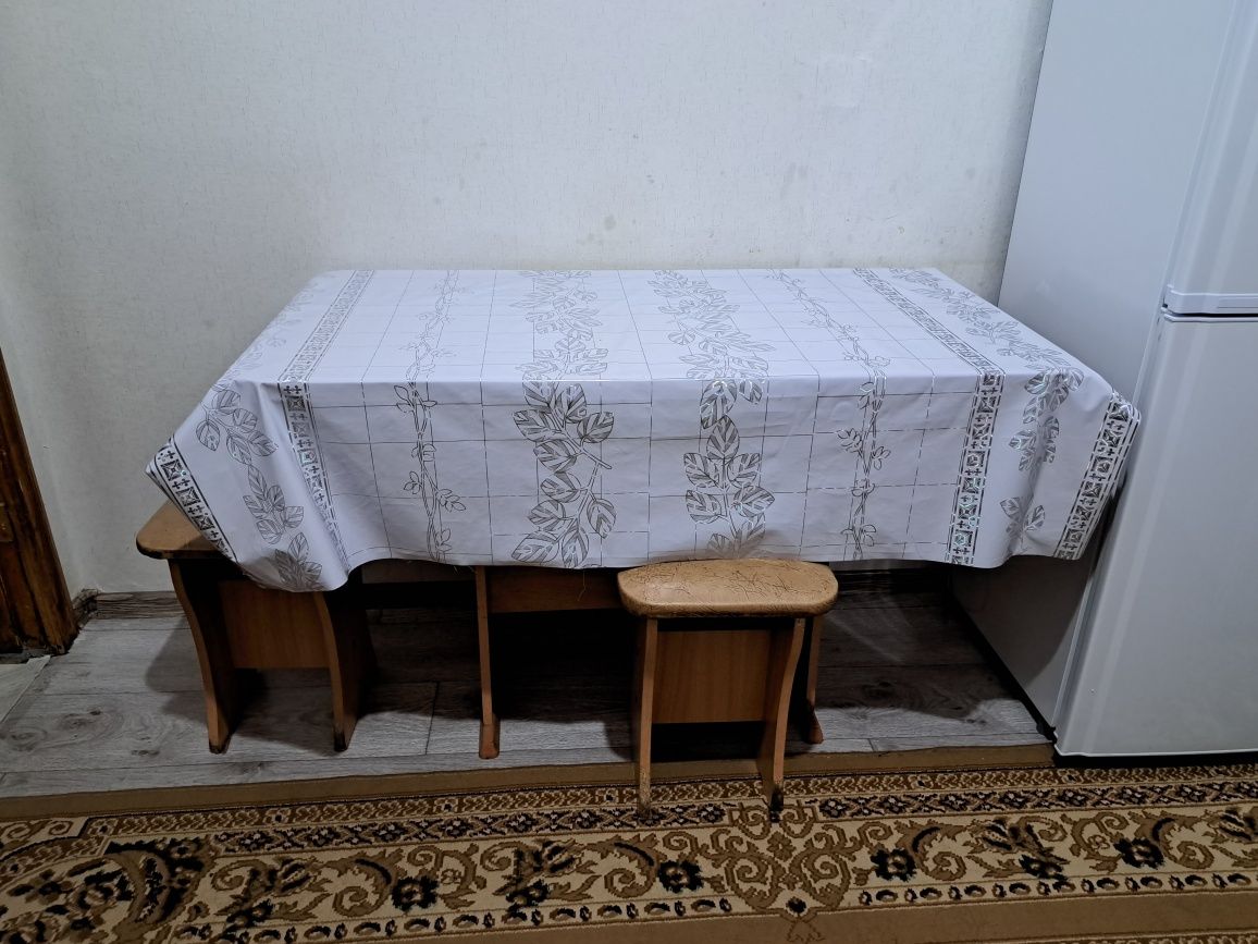 Продам б/у кухонный стол