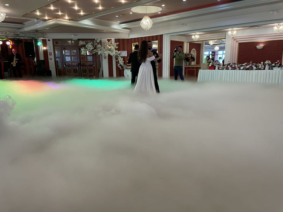 Fum greu valsul mirilor, artificii de exterior/interior