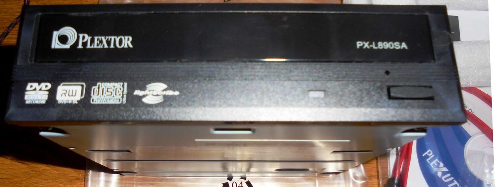 Vand un DVD/CD Writer Plextor PX-L890SA , nou