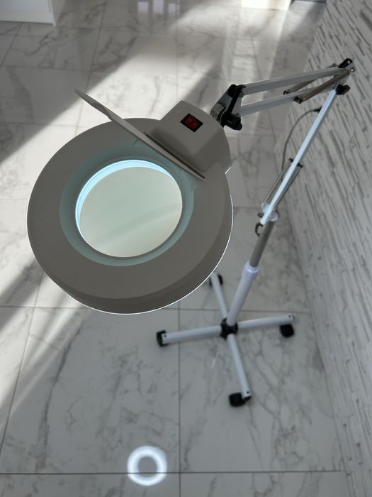 Masa de masaj/cosmetica portabila+ lampa cosmetica cu lupa NEFOLOSITE