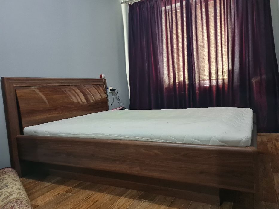 Кровать деревянная