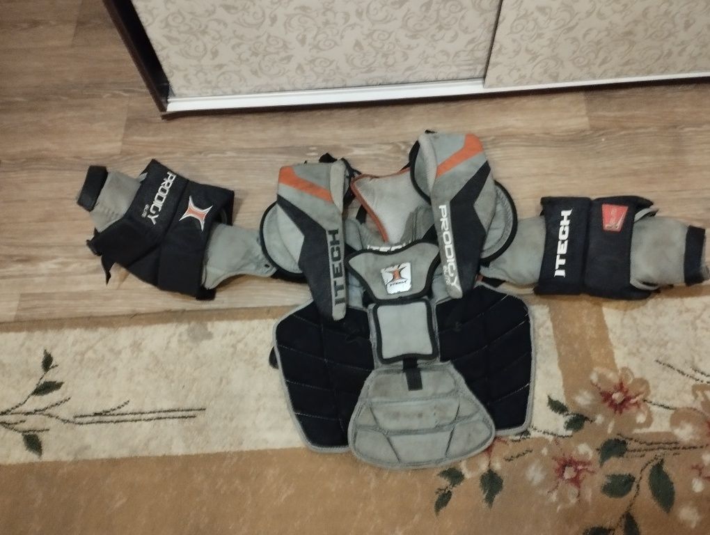 Продам вратарскую хоккейную форму