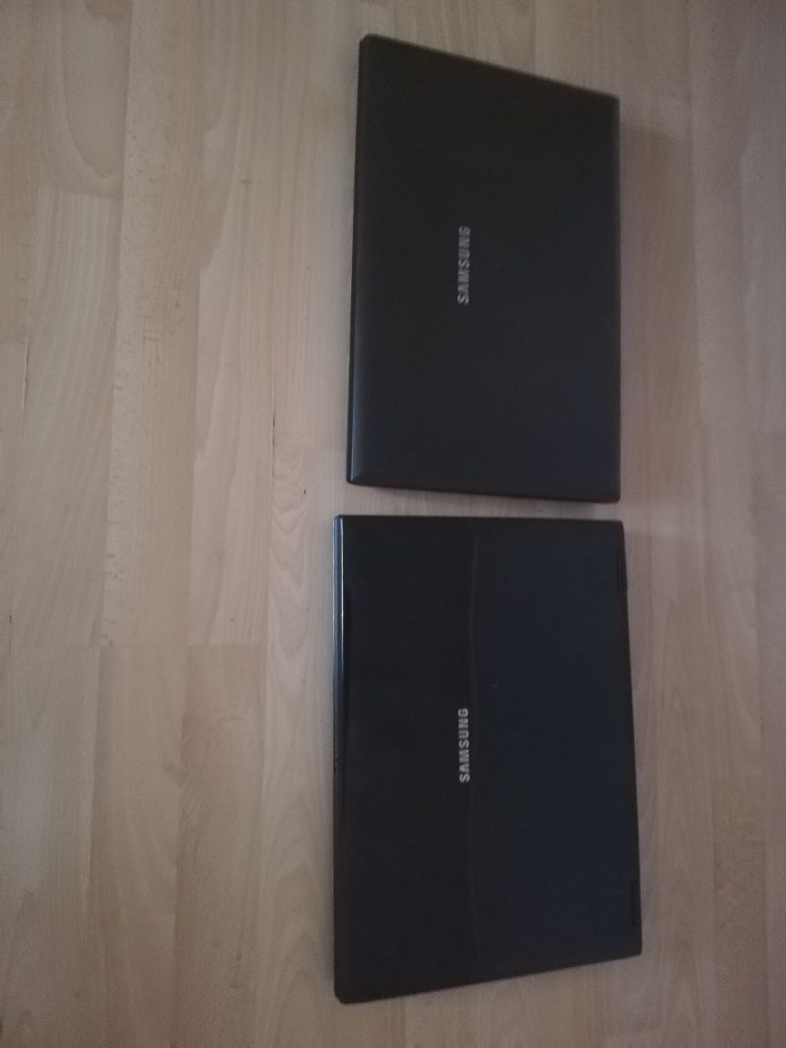 Vand 2 laptop uri incomplete Samsung 17" 50lei amandoua