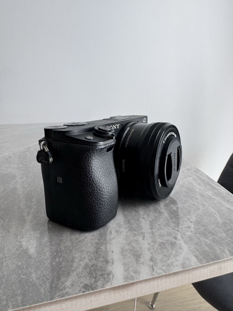 Vand Sony a6300 4k 8000 cadre + obiectiv kit 16-50mm