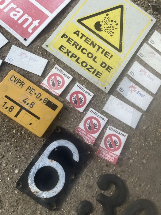 Vand semne pentru casa hidrant si multe alte lucruri !