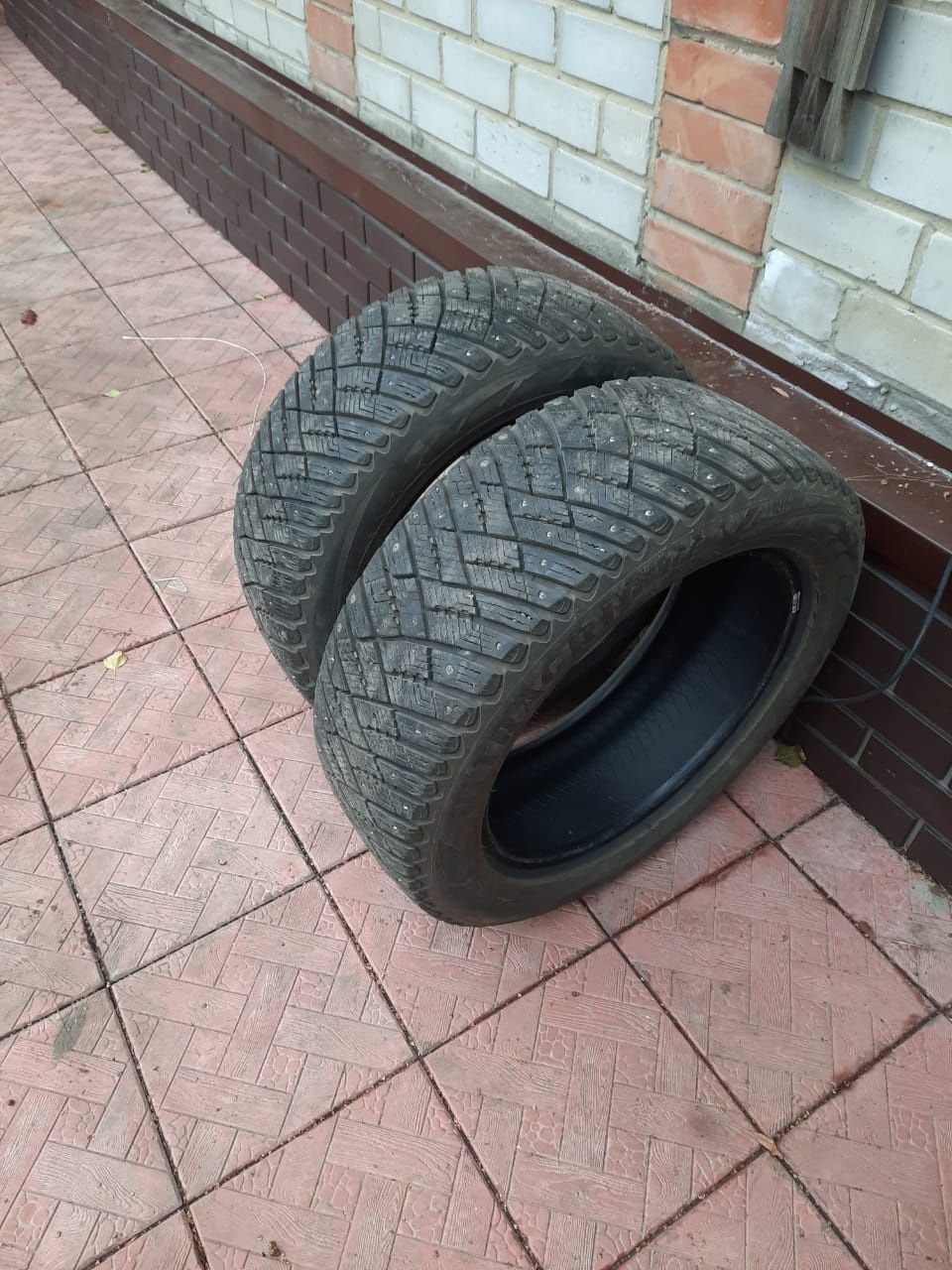 Продам резину Goodyear  235 на 55 на 18