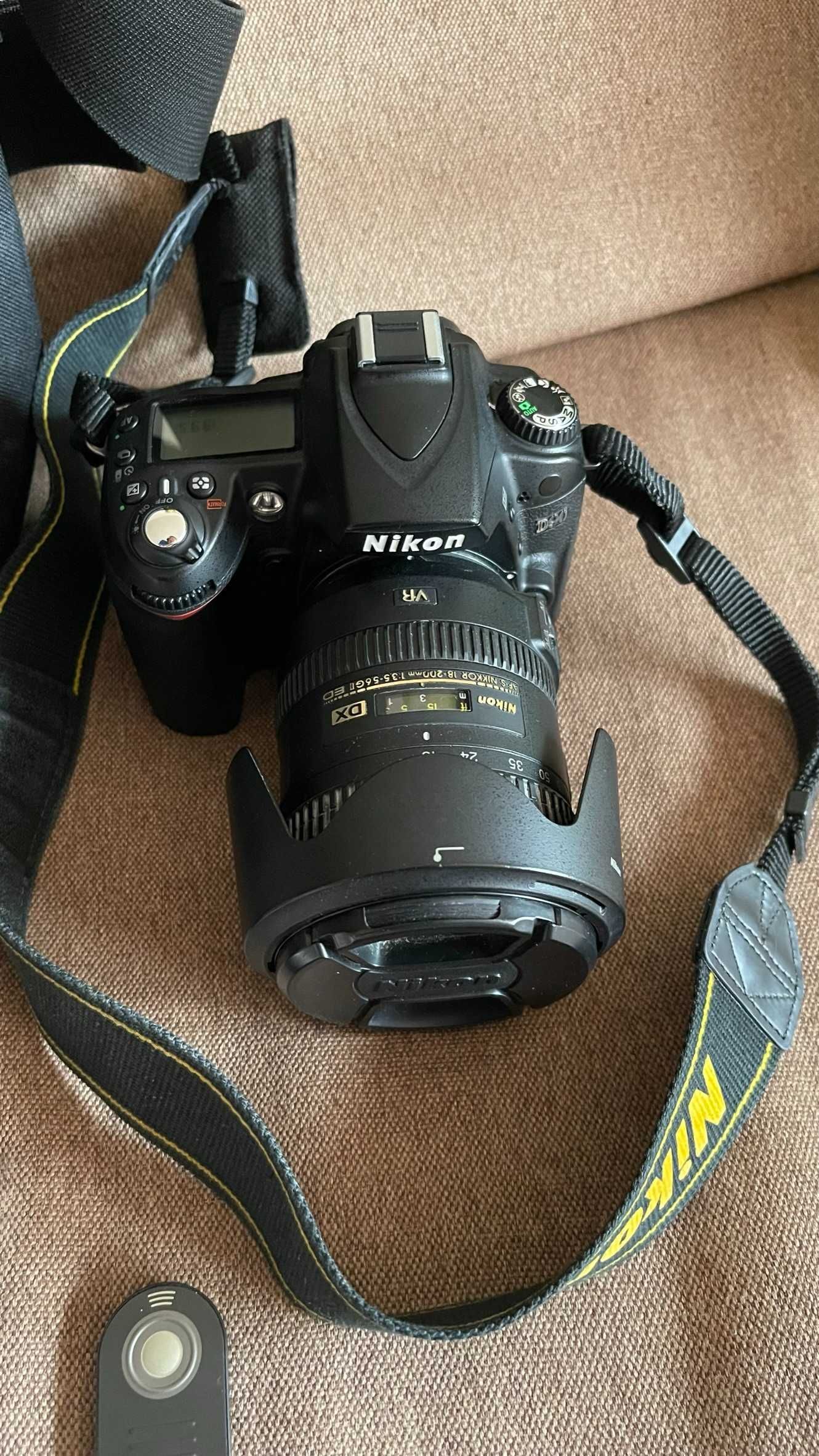 Nikon D90 + Nikkor 18-200 VR II + accesorii