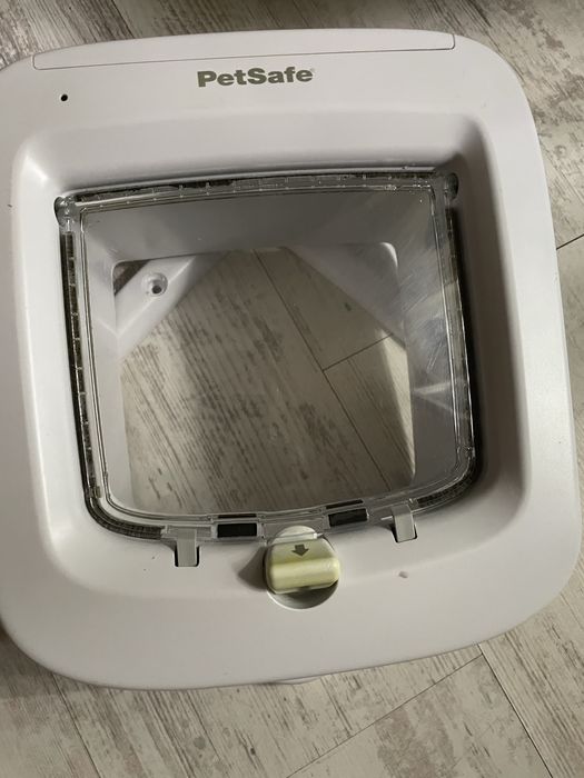 Dozator mancare pisici-caini