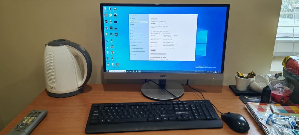 Компютър, монитор, мишка и клавиатура