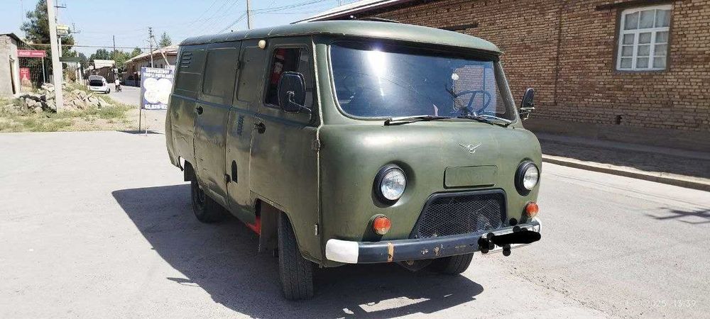 UAZ furgon sotiladi