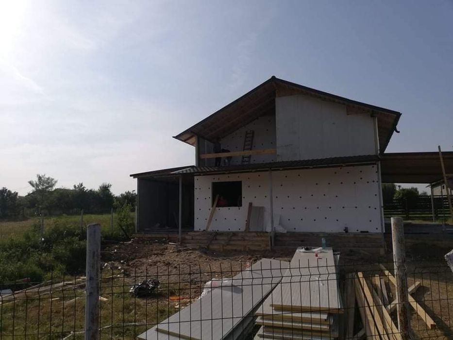 Vand case din panouri sandwich