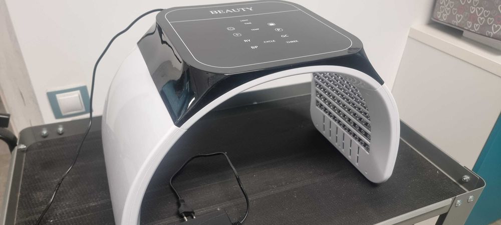 Masca facială cu LED-uri 7 culori - Aparat profesional 242 mărgele LED