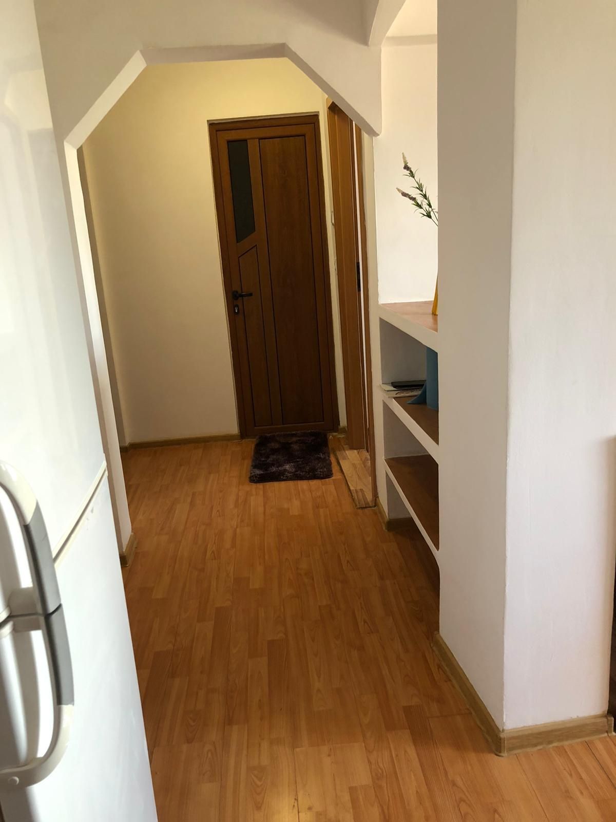 Închiriez apartament 2 care trivale complexul 2 etajul 4 pitesti