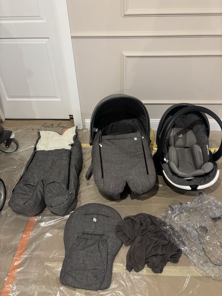 Vand carucior Stokke V4 cu tot ce se vede in poza