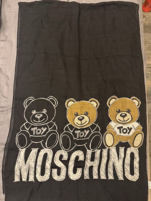 Дамски черен шал Moschino
