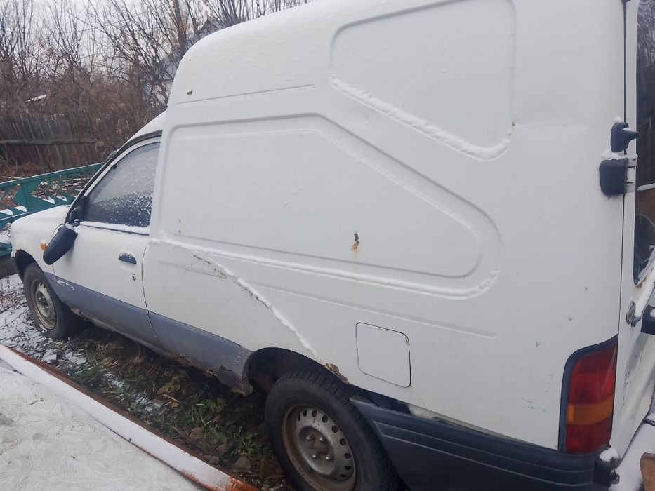 Продам ниссан на запчасти