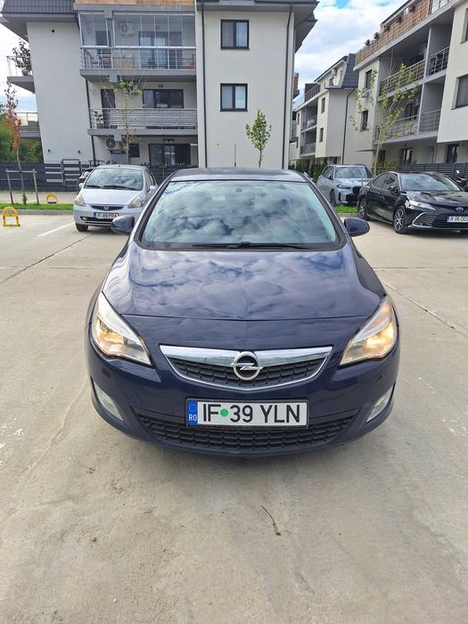 Opel Astra J hatchback - An 2012 - 1.3 CDTI – 198.000 km