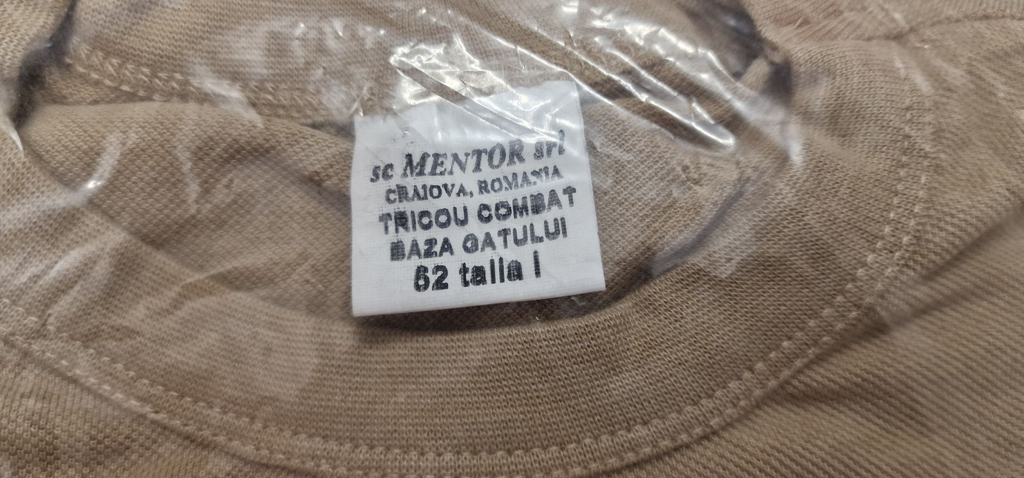 Tricou mânecă lunga la baza gatului