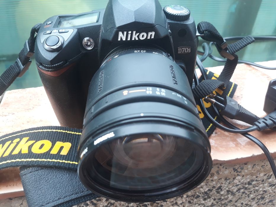 Фотоапарат Nikon D70s Обектив 28-200мм
