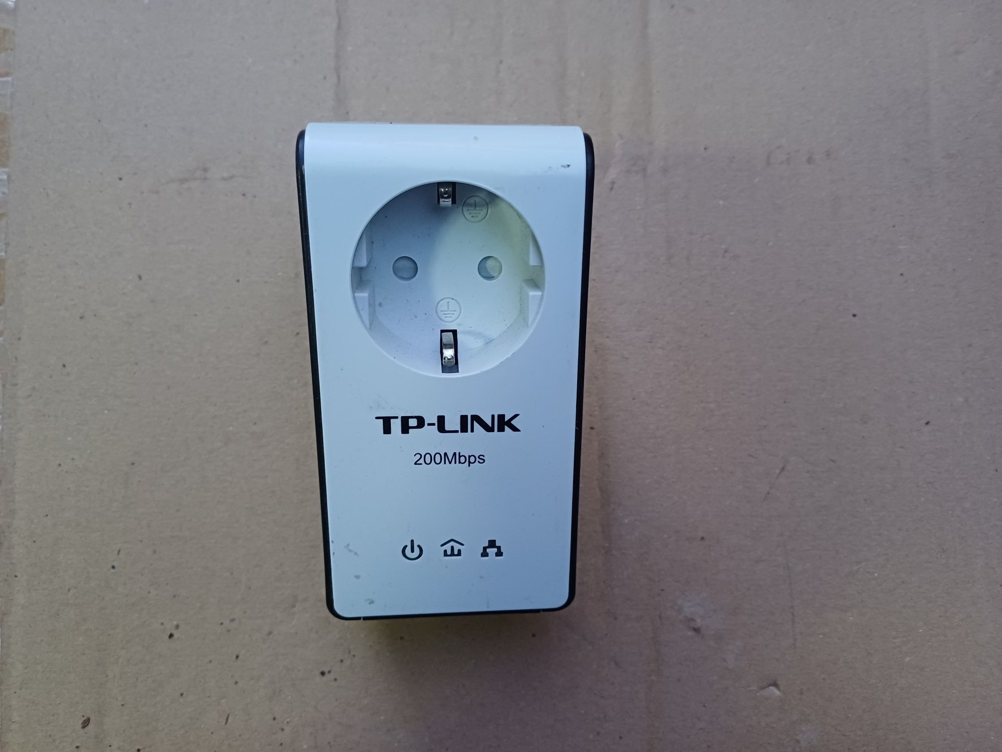 TP-LINK 200 Mbps  in stare buna.

#6