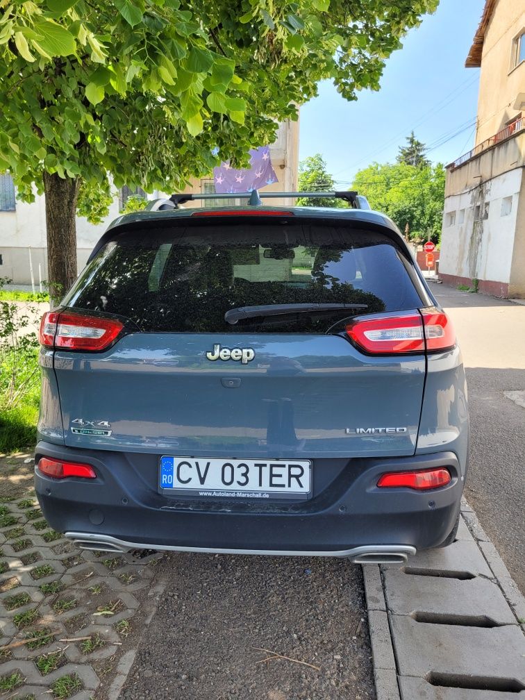 Vând Jeep Cherokee Limited