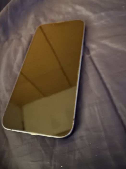 Продавам айфон 13 256