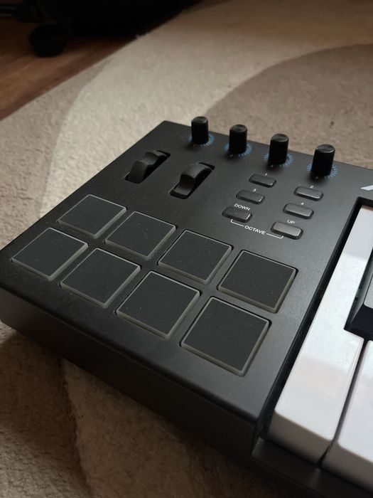 Alesis v49 Midi Keyboard