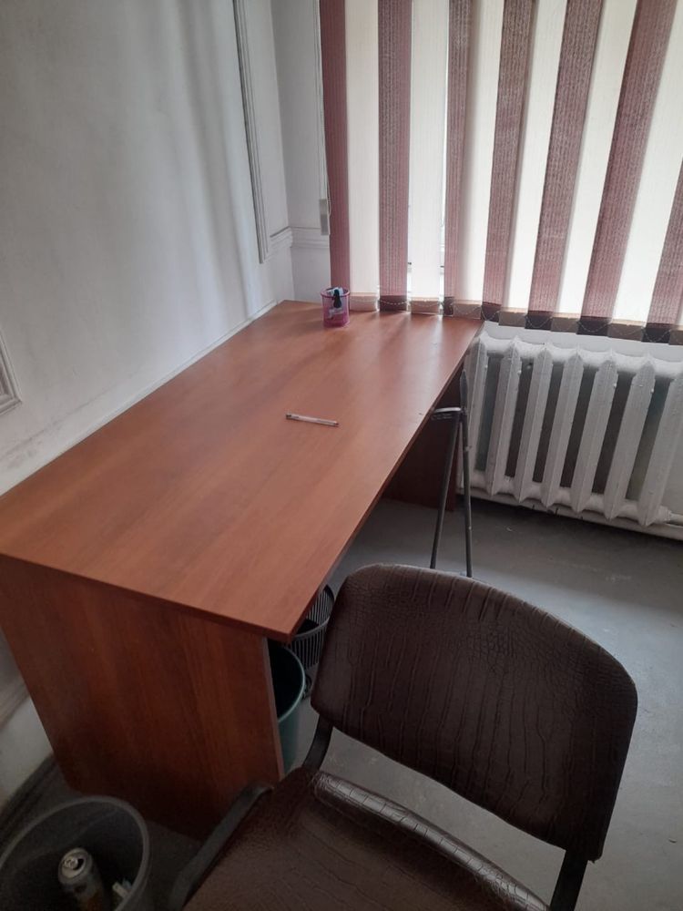 Стол для офиса и стулья