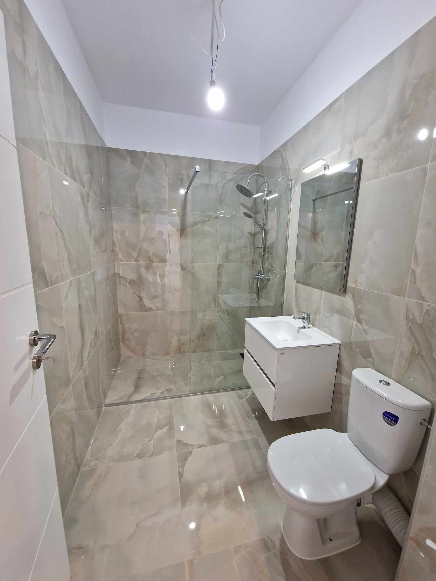 Ap. 3 camere 71 mp. utili, terasă  9 mp., balcon 3.39, boxă, parcare!
