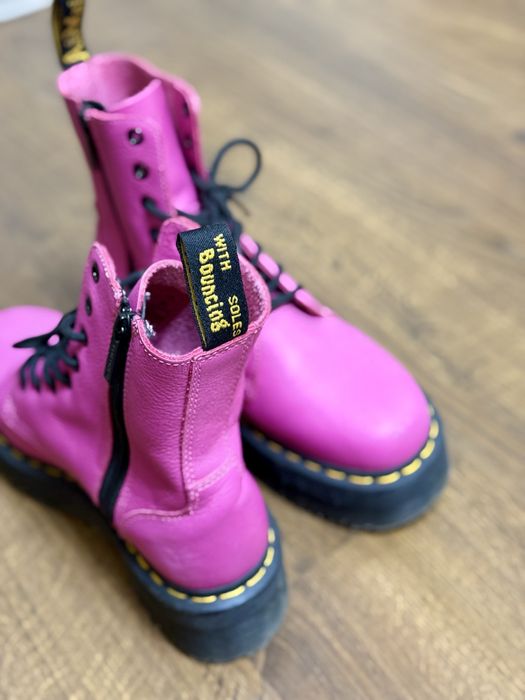 Обувки Dr. Martens, неразличими от нови, в изключително състояние!